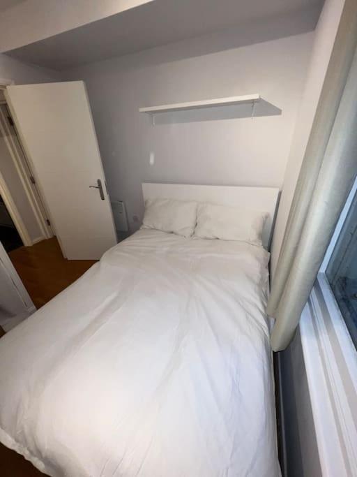 Lovely 1 Bedroom Apartment In West Kensington Londra Esterno foto