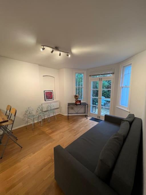 Lovely 1 Bedroom Apartment In West Kensington Londra Esterno foto