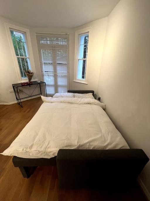 Lovely 1 Bedroom Apartment In West Kensington Londra Esterno foto